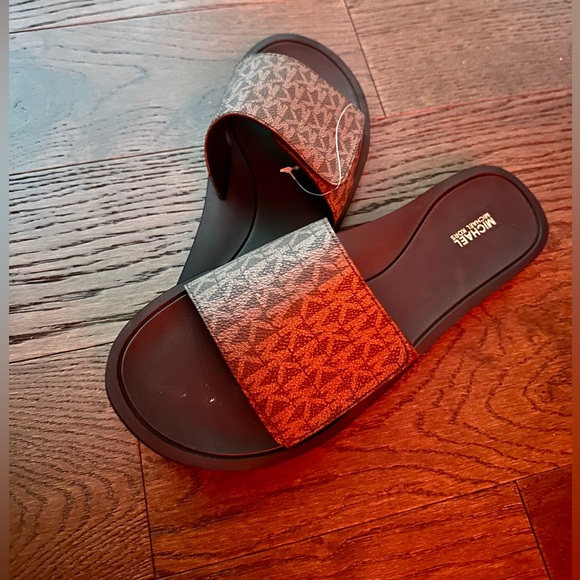 NWOT MICHAEL Michael Kors Wade Signature Logo Slides - Picture 4 of 4